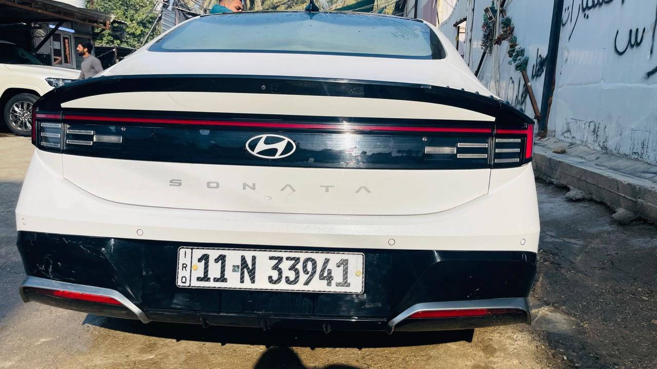 سوناتا 2024 خليجي فول مواصفات
اللون ابيض صدفي

دواخل جلد جملي 

انارة محيطيه 

بانوراما 

شاشة كبيرة 

حساسات 360 درجة 

كاميرا خلفية 

4 انظمة قيادة 

تبريد امامي خلفي 

بردات خلفية 

دخول ذكي 

تشغيل عن بعد 

عدادات ديجيتال 

شاحن لاسلكي 

ماشيه 61 الف 

رقم بغداد حرة تحويل ثاني يوم 

بيهة بارد  الباب الخلفيه العبري 

مكاني بابل 

السعر : 230 وبيها مجال قليل

***********
