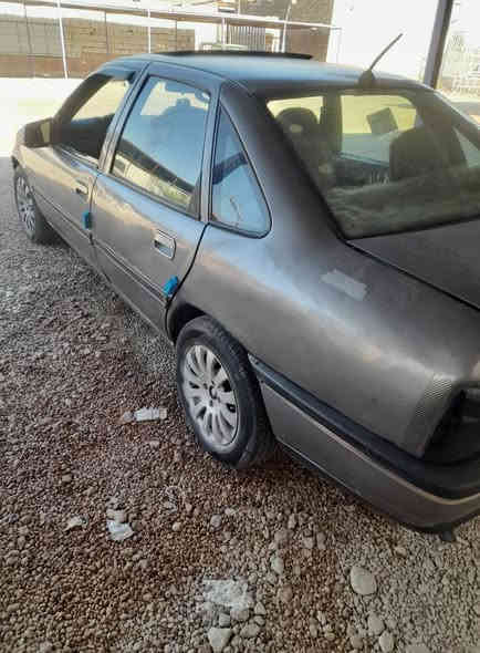 السلام عليكم سيارة اوبل فكتره للبيع مكينة وكير جيد صدر جيد سياره جاهزه تخم تاير جديد سنويه نافذه السعر ٢٨$ العنوان الرمادي معرض الغيث للأستفسار ***********
