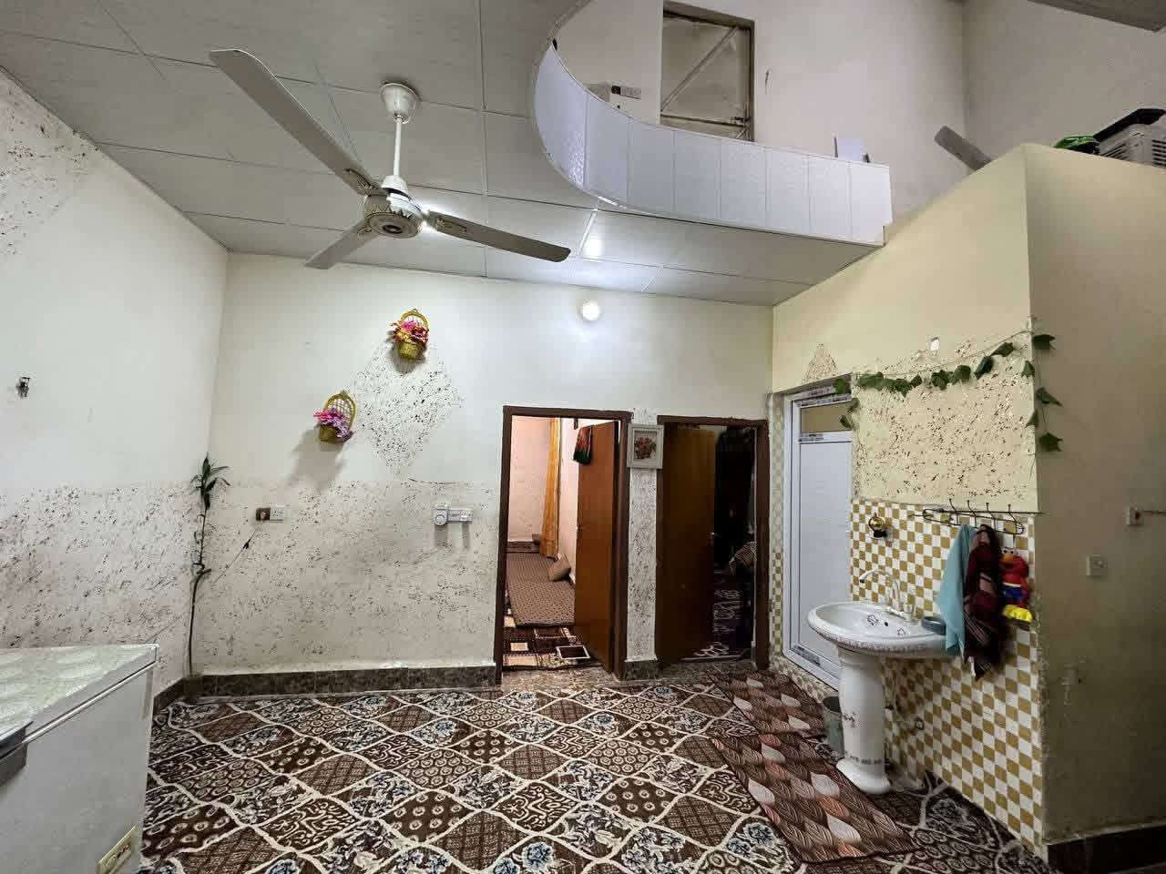 ⚡دار للبيع مساحة 135م واجهة  6و 75سم  طابو صرف  موقع مميز  حي الاسرئ والمفقودين قرب مدرسة الشهيد مروان الجبوري 
يحتوي على غرفتين نوم مع هول واستقبال ومطبخ وصحيات 
مع بيتونة  كبيرة وكراج للسيارة⚡
السعر 120مليون وبي مجال 
للاستفسار الاتصال على الارقام التاليه
***********
***********
او مراجعة مكتب صباح كركوك للعقارات  حي الاسرئ والمفقودين
قرب جامع المعراج نتشرف بزيارتكم
