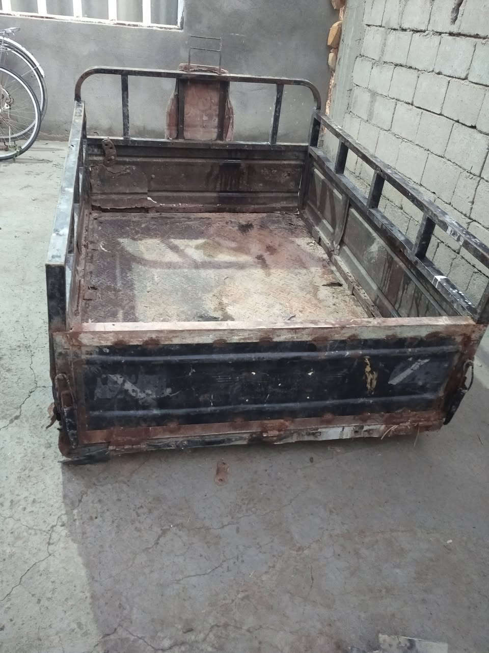 بدي للبيع مال متيار شوفت عيونك مكانه بل مشخاب ب120وبي مجال للشراي ***********
