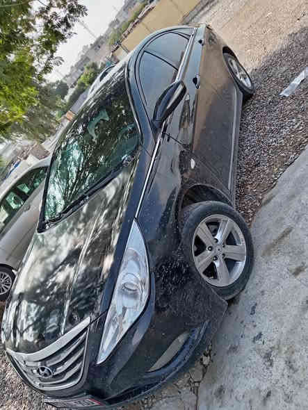 بەناوی خوای گەورە 
سۆناتا ٢٠١٣
موس موس 
بۆفرۆشتن و گۆڕینەوە 
بەشەرت گێڕو مەکینە و تەقەو ڕەقە
سەخفی بۆیاخ نیە 
حیزامیش نیە بە حیزام دەیفرۆشم 
سەیارەکە وردە مەسروفی تیایە لە ڕوی بۆیاخو جوانکاریوە 
موشتەری پەیوەندی کات لەخزمەتیام 
سعری ٤٧گڵاو مەجالی تیایە 
***********
 کەلار
