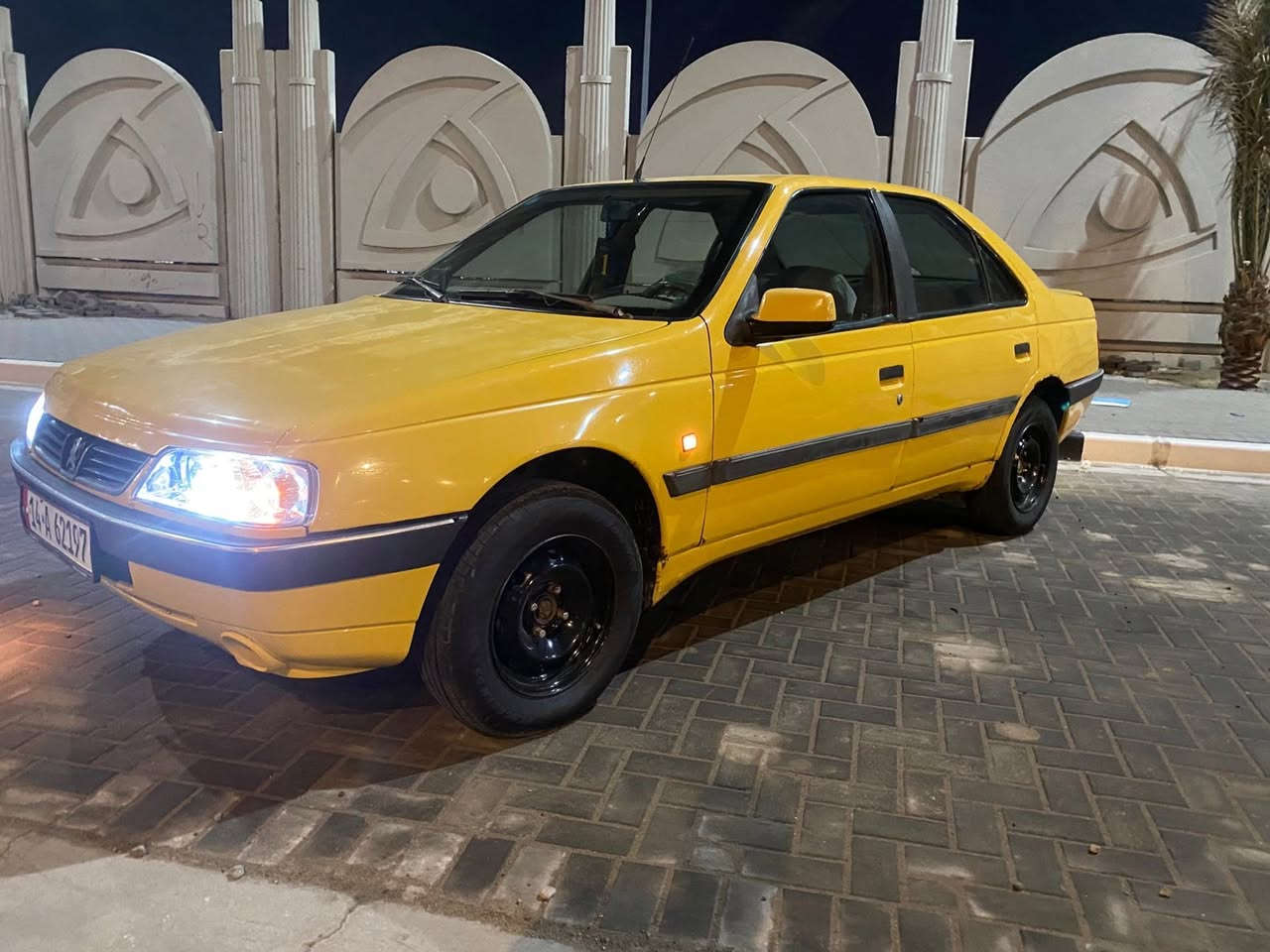 بيجو 405   سياره كير محرك كفاله  حداده تخم تاير كله جديد  السنويه ٢٨ مصفر هيأه قرامات عليه ٢٠٠ ألف سعر ٤٥ رقم ***********
