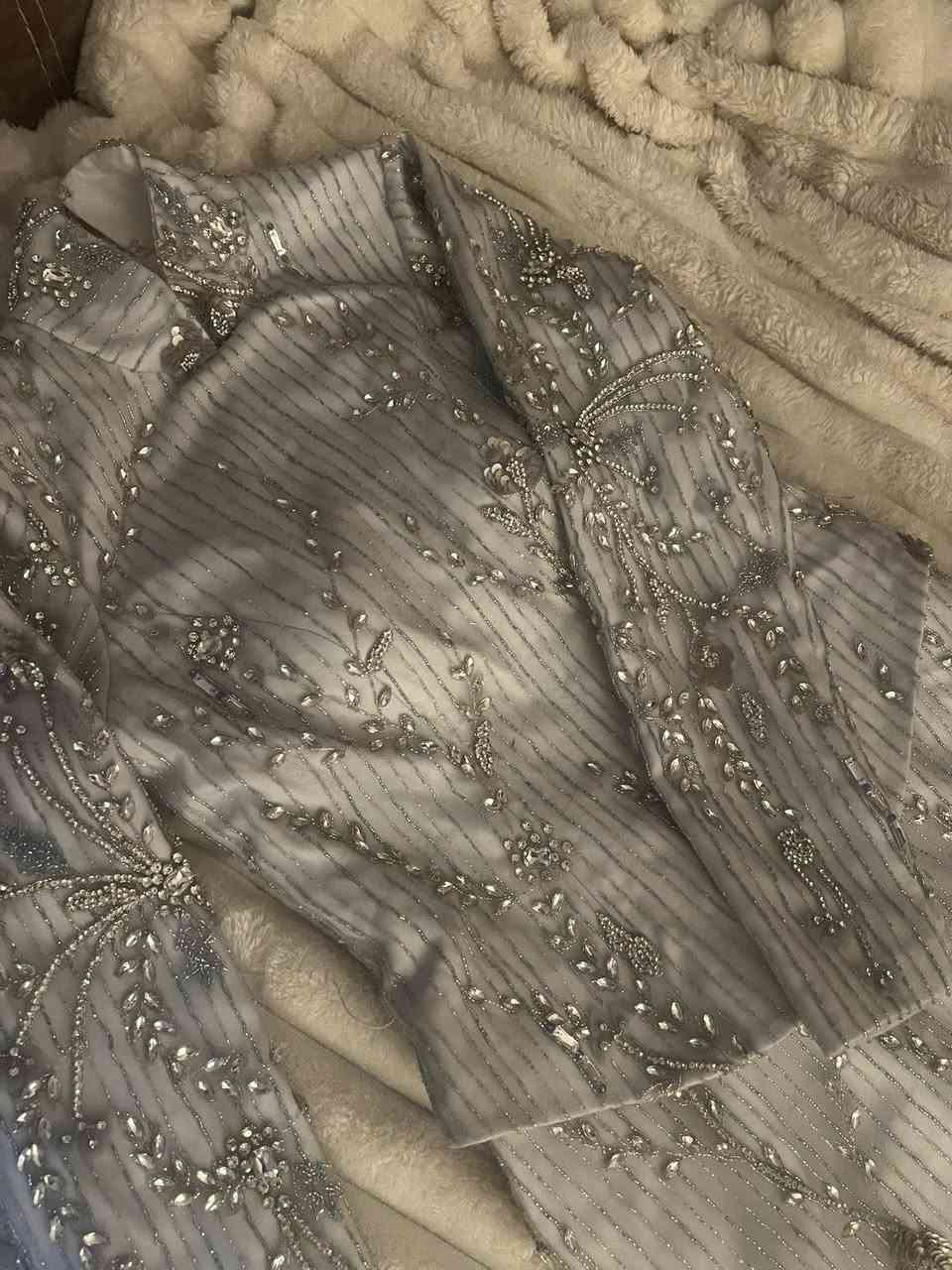 فستان فخم محجبات  القياس ٤٤ شغل ثكيل  جديد   السعر خاص  *********** العنوان  البنوك
