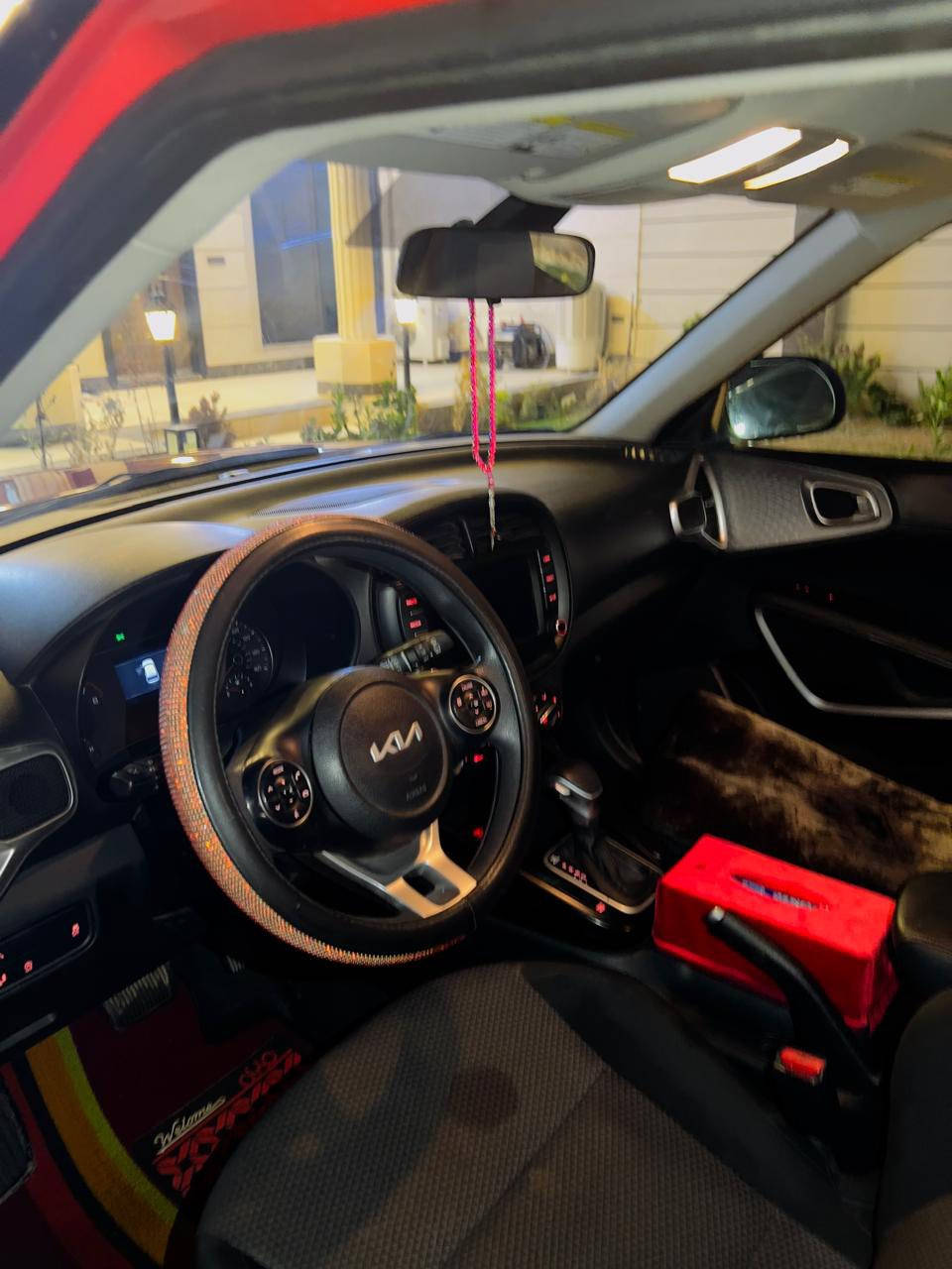 سلام عليكم كيا صول موديل 22 محرك 2000 دوش  موصفات عاديه حادث جاملغ وربع البنيد كلش جديديه السياره ماشيه 75 الف السعر 150 وبيها مجال للشراي الشراي يتصل ويدلل *********** العنوان قرب جزيرة بغداد السياحيه
