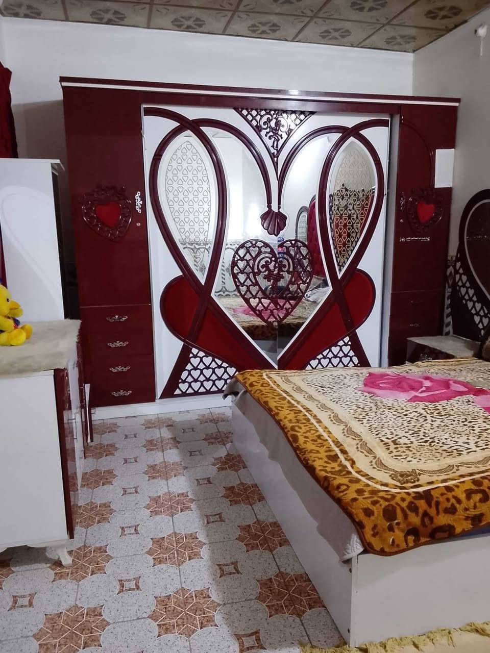 غرفة تركيه نضيفه 9 قطع ضخمه
500 بي مجال قليل حق الكروه مكان ديوانيه


**إذا كنت صاحب هذا الإعلان وتريد حذفه لأي سبب، رجاءا أرسل رسالة إلى الدعم الفني**
