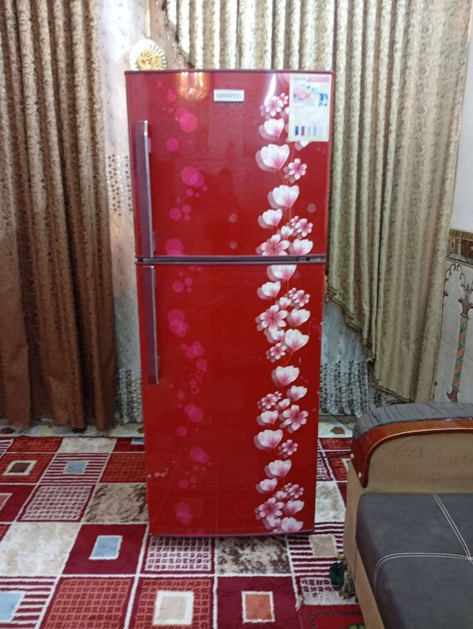 سلام عليكم ثلاجه جديده نضافه 100/90المكان بغداد حيور الستفسار على الرقم ***********
