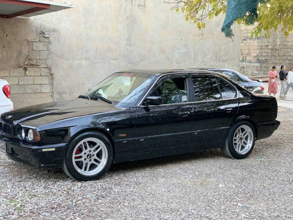 بەناوی خوای گەورە....
بۆفرۆشتن..bmwمۆدێل93
ئاڕم پلاستیکی هەولێر 
مەکینەکەپسە،ئۆتۆماتیک
سڵایت ،چوارتایەویلی لۆکی ئێم
جڵد،بێ تەقەوڕەقەهەمووشتێکی بەشەرت
نرخی38 کەمێ مەجال
ژم،***********
شوێن هەڵەبجەی شەهید
تێبینی...دەرگای دوای سەکن کەمێ قوپاوەوشوختی پێیوەیە دوای ڕێکەوتن بۆی دائەشکێنم حلبجة, السليمانية
