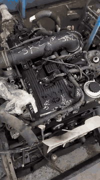 متوفر مكينه تيوتا هايلوكس 2014 كامله معه تفرعات  للستفسار:07887943740