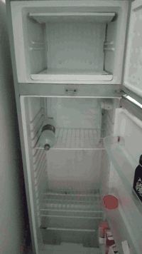 سلام عليكم ثلاجه للبيع ايي عطل ماا بيه السعر 225الف مكان البصره التنومه التواصل واتساب فقط ***********
