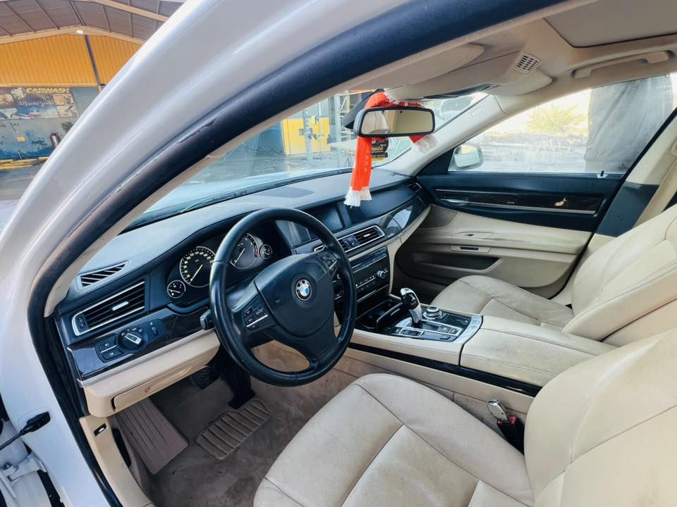 730i وكاله عروش خليجي بدون حادث    السعر ١٦٠ بسبب ضرف مالي اتصال***********F01 موديل ٢٠١٢
