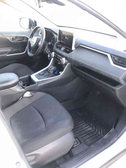 السلام عليكم ورحمة الله وبركاته 
للبيع – تويوتا راف فور RAV4 LE هايبرد

وارد أمريكا | موديل 2024**

• الفئة: LE
• المحرك: هايبرد 2.5L اقتصادي جداً
• الدفع: AWD دفع رباعي
• العداد: 13,000 ميل فقط

مواصفات فئة LE (وارد أمريكي):
 • تحكم استيرن  (تحكم بقيادة + صوت + أوامر)
 • شاشة وسطية مع بلوتوث و Android Auto / Apple CarPlay
 • كاميرا خلفية دوارة 
 • إضاءة LED أمامية
 • مثبت سرعة (Cruise Control)
 • فرامل ABS + مانع انزلاق
 • نظام أمان Toyota Safety Sense يشمل:
• تنبيه ما قبل الاصطدام
• التعرف على لوحات المرور
 • مكيف أوتوماتيك
 • منافذ USB + pd
 • مقاعد قماش
 • وضعيات قيادة متعددة
 • اقتصاد عالي بالبنزين ( هايبرد ) 
الحادث ( 1- تبديل دعامية اصلي ام الحساس -2- تبديل مازده يسره 😚 بارد باب سائق مسافة اصبع وعلى كد مسافة الجاملغ وبارد خفيف بالبنيد فوق المازده اقل من طول المازده 
رقم الشاصي (VIN):

4T3MWRFVXRU146907

السعر المطلوب: 24,000$

للاتصال أو واتساب:

***********
بدون رقم تترقم اي محافظة جنوبية
