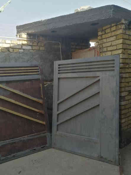 باب مستعمل للبيع وحديده ثقيل السعر  الاتصال على الرقم ***********
