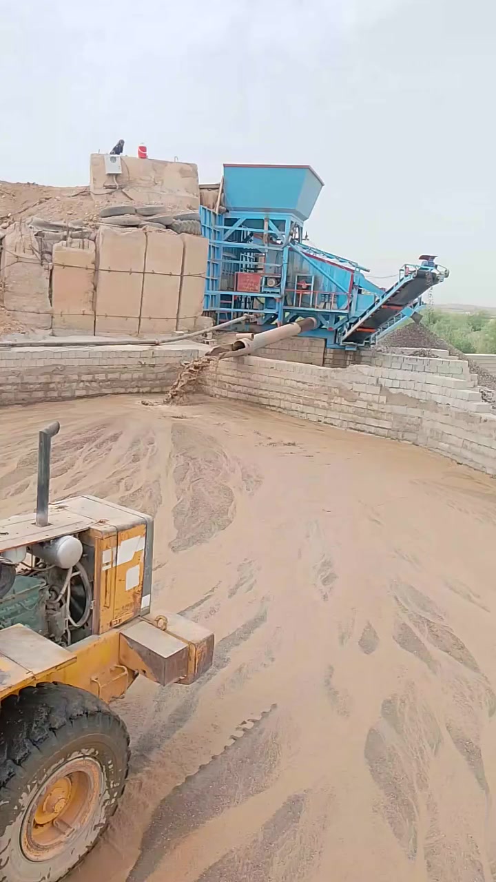 سلام عليكم يوجد رمل 130 واصل الحويجه وحجر40👉*********** واصل حويجه مواد دراجه أوله حمل فول خابر ودللل 👈🏿***********
