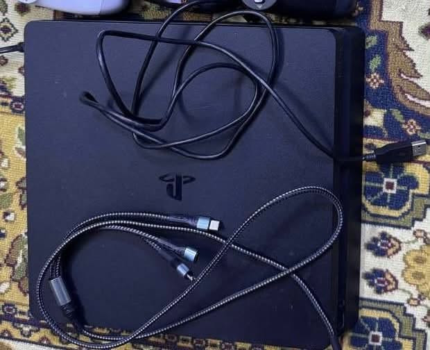 سلام عليكم 
بلي ٤ للبيع مهكر ما مفتوح كامل ملحقات كيبل بور وكيبل شاشة وكيبل يدات مع يدات اثنين 
السعر 300 الف وبي مجال


**إذا كنت صاحب هذا الإعلان وتريد حذفه لأي سبب، رجاءا أرسل رسالة إلى الدعم الفني**