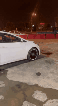 النترا ٢٠١٥ سياره حلوه بيه نواقص قليله علمود متجي وتتعنه وتكلي ليش ماكتلي
ضرره جاملغ وباب  مصبوغه صفحه اثر شخوط  وحاليا هم يحتاجله صبغ الصفحه نفسه للعلم الصور جدد
مكاني قرب جامعة بابل 
السعر ٩٥ وبيه مجال 
***********
