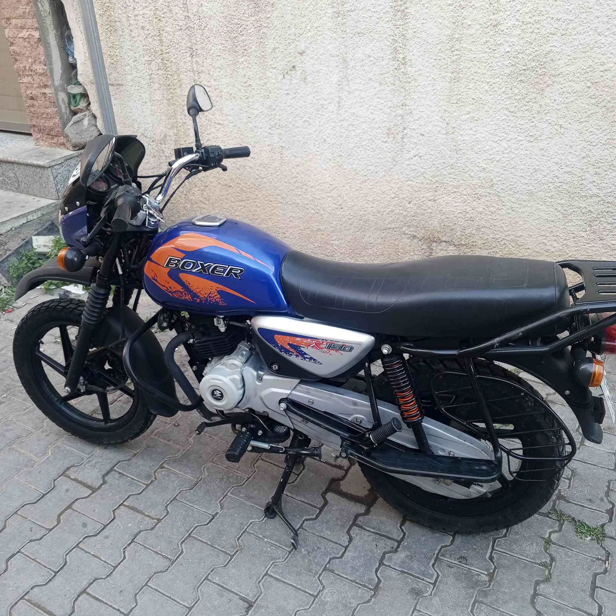 السلام عليكم 
بوكسر جبلي 2023 للبيع مرقم كامل بأسمي الدراجه نضيفه ما ناقصها شي ماشيه 38 الف تحويل ثاني يوم رايدها ب2600 و بيها مجال بسيط عنواني بغداد العطيفيه
***********
