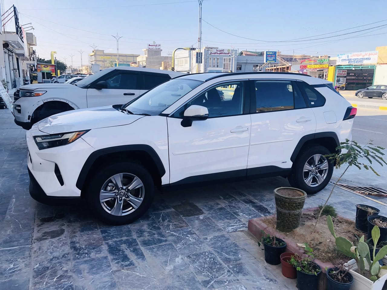 السلام عليكم ورحمة الله وبركاته
للبيع – تويوتا راف فور RAV4 LE هايبرد
وارد أمريكا | موديل 2024**
• الفئة: LE
• المحرك: هايبرد 2.5L اقتصادي جداً
• الدفع: AWD دفع رباعي
• العداد: 15،000 ميل فقط
مواصفات فئة LE (وارد أمريكي):
 • تحكم استيرن  (تحكم بقيادة + صوت + أوامر)
 • شاشة وسطية مع بلوتوث و Android Auto / Apple CarPlay
 • كاميرا خلفية دوارة 
 • إضاءة LED أمامية
 • مثبت سرعة (Cruise Control)
 • فرامل ABS + مانع انزلاق
 • نظام أمان Toyota Safety Sense يشمل
• تنبيه ما قبل الاصطدام
• التعرف على لوحات المرور
 • مكيف أوتوماتيك
 • منافذ USB + pd
 • مقاعد مخمل 
 • وضعيات قيادة متعددة
 • اقتصاد عالي بالبنزين ( هايبرد )
الحادث ( 1- تبديل دعامية اصلي ام الحساس -2- تبديل مازده يسره بارد باب سائق مسافة اصبع وعلى كد مسافة الجاملغ وبارد خفيف بالبنيد فوق المازده اقل من طول المازده 
رقم الشاصي (VIN):
4T3MWRFVXRU146907
السعر المطلوب: 24,000$
للاتصال أو واتساب ؛
***********
