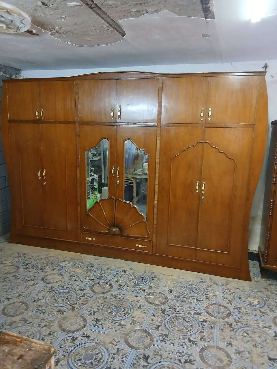 غراض مستعمله نظيفه جدا للبيع كلمن وسعره المراسله خاص او الاتصال ***********مكاني بغداد
