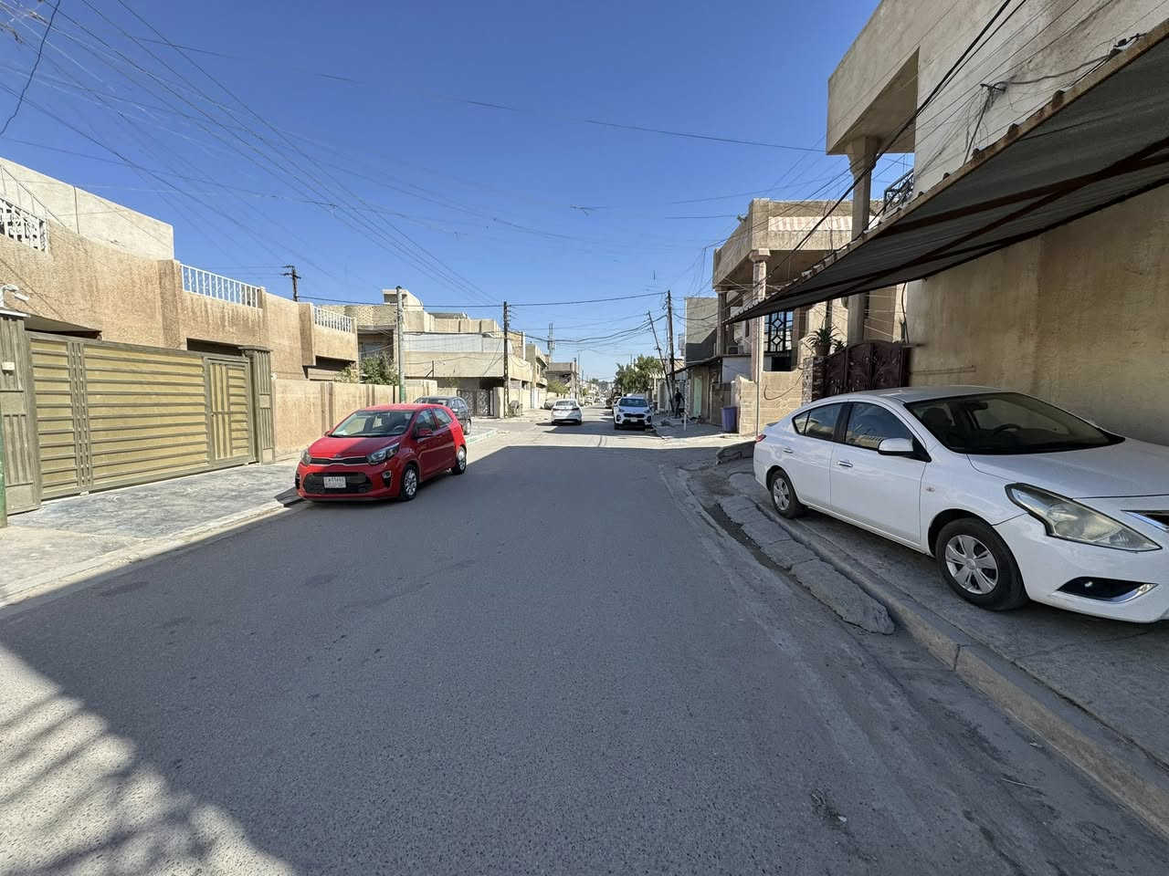 السلام عليكم 
دار للبيع كلاسك بناء 1990
المساحه 300متر بسعر قطعه ارض

الواجهه 12متر 

النزال 25 متر 

العنوان:-حي الجهاد/دور الضباط /قرب شارع المضخه الثاني 

يحتوي الدار على سكنيه :-  گراج + حديقه /

غرف نوم عدد 3/ حمامات 2/مطابخ 2/هول داخلي/مناور/

واجهه مرمر /موقع ممتاز/مربع سكني هادء /#طابوصرف

للاستفسار الاتصال 

*********** 

يتوفر واتساب ✳️
