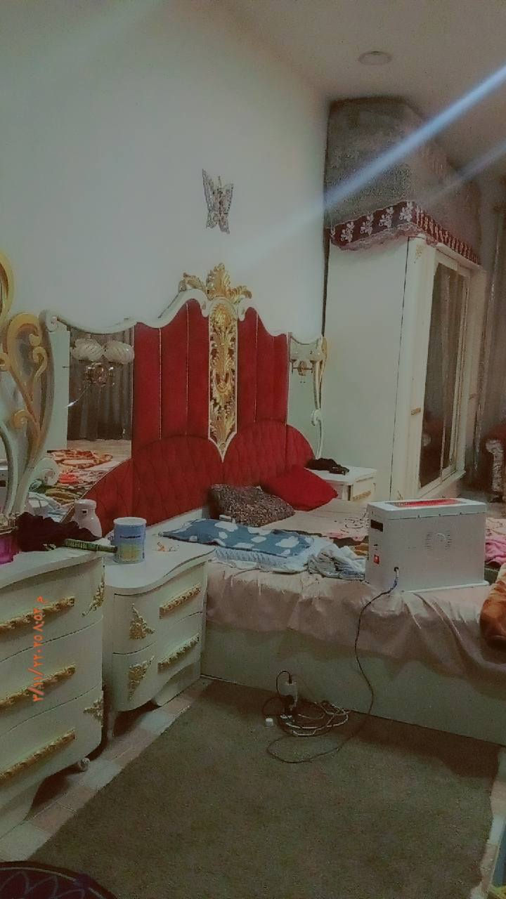 السلام عليكم غرفه نوم للبيع
عرفه تركيه ملكيه وزن ثقيل فخمه غرفه جبيرة 7قطع 
غرفه والله العضيم ي ضرار ما بيه هذه ميز بلزمه هم تركي هم البيع غراف عالمي جبير كلش مكاني شعب نهيت الفورتات السعر 900 ***********
