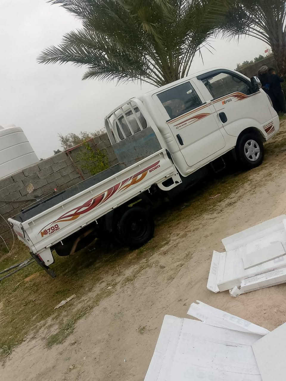 السلام عليكم كيه بنكو دبل غماره موديل 2006 سياره نضيفه محرك كير اكسن مكفولات كشر مكفول من الضربه بيه رشات صبغ تخم تأثير جديد حداديه  جديده باتري جديد السعر 98وبيه مجال حك الجيه العنوان بابل النيل رقم بابل 
رقم الهاتف ***********
