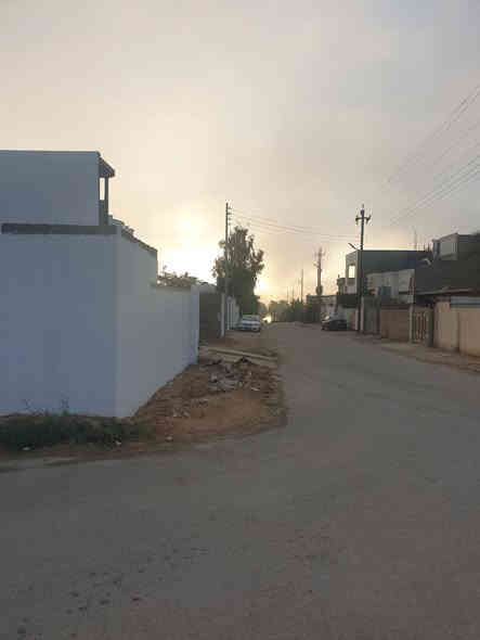 بسم الله
للبيع دار طابو صرف(ركنين) في حي الرفاق 
الدار وجه قبله مجاور مسجد الرشيد 
يتكون الدار من طابقين 
الطابق الأول 
غرفتين( 4×5)
ديوان (4×7)
صاله +مطبخ (4×5)+مجمع صحيات داخل خارج 
ارضيه الدار بورسلين +كراج +حديقة 
الطابق الثاني 
غرفتين +صاله+مجمع صحيات 
ملاحظة/الدار زيرو 
المساحة(350)متر 
السعر على الخاص 
مكتب عقارات الصفا الانبار قضاء حديثة 
الحي العسكري قرب منفذ النواعير او محمد بلنص 
الاستفسار ⤵️
(***********)
(***********)
