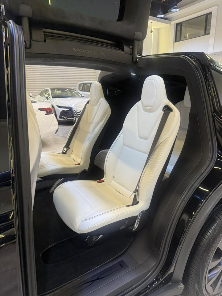 تسلا x بليد بيع مستعجل بسعر جداً مناسب الي يعجبه وشراي يتصل ونتفاهم اعلا مواصفات داخل ابيض كشنات منفصل بلادي 1020 حصان جديده جداً اون لاين موديل 23 للاتصال *********** علماً السياره مغلفه بالكامل من امريكا تغليف امريكا عليها مع كفاله ضمان سنه من تاريخ البيع
