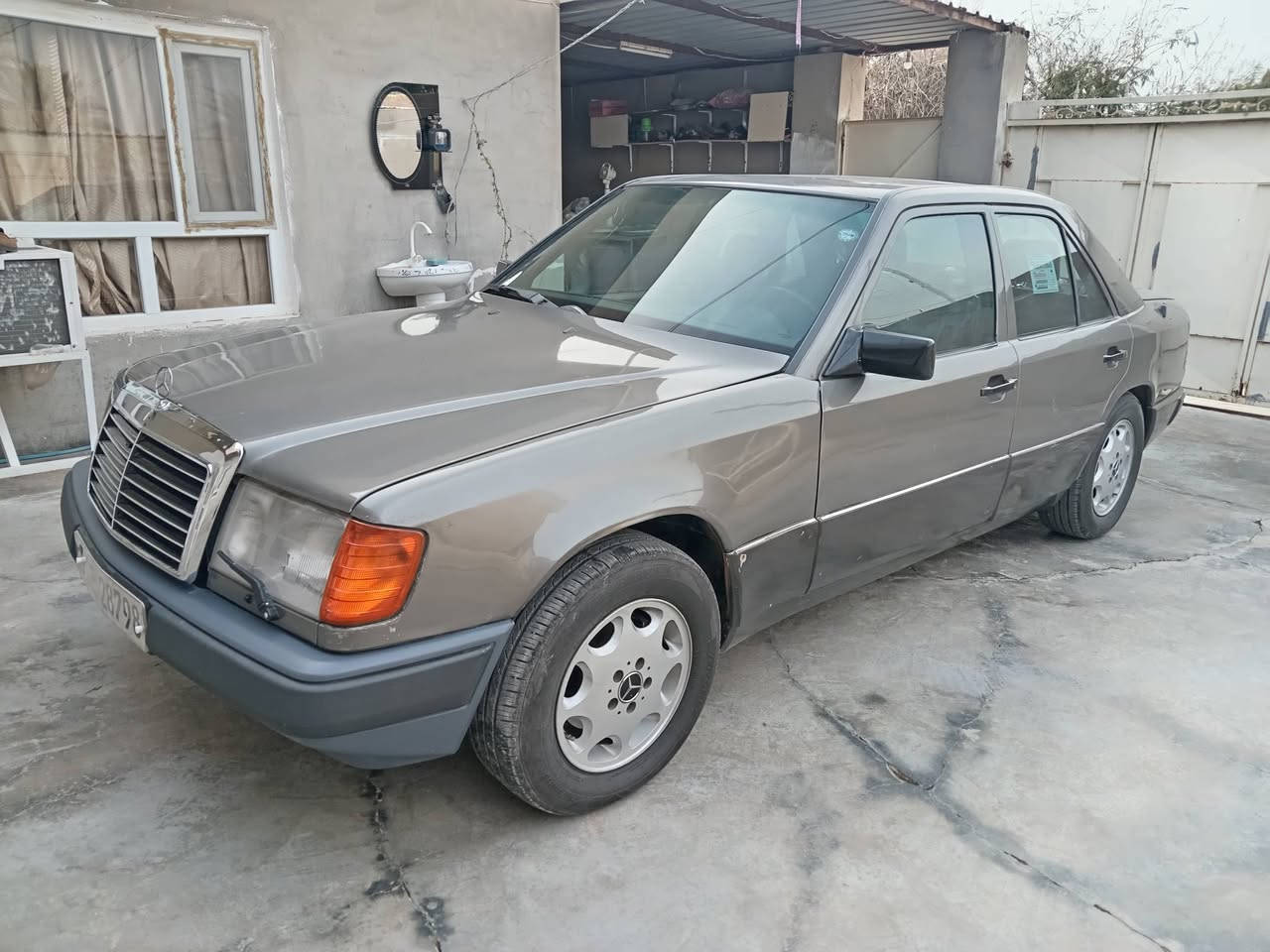 مرسيدس دب 300محرك بلاد مصبوغه عام لجماليه رقم سليمانيه جديده هزه هم جديد تايرات اربع جديد كهربائيات كولها شغال دواخل غرفه جديد مكان السياره قظاء داقوق سعرها 55 /***********
