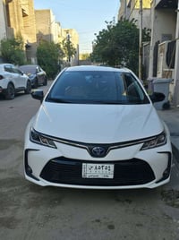 كورلا هايبرد موديل 23 شكل خليجي  ماشية 26  2 مقاعد كهرباء + مساج  بصمة...