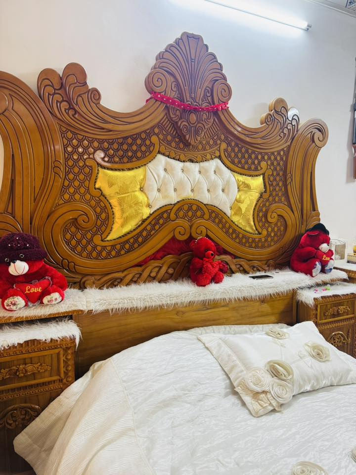 اخشاب عراقي جديده جدا 6ابواب مع زاويه وملحق مكان موصل الايسر سعر مليون و200الف للاستفسار اتصل ***********
