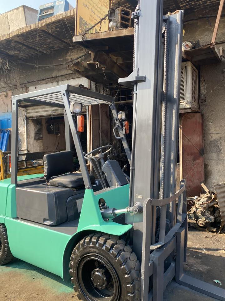 سلام عليكم اللبيع رافعه 
2 طن جب عالي كير اوتامتيك 
كاز جاهزه العمل كل نقص مابيه 
رافعه جديده ***********
