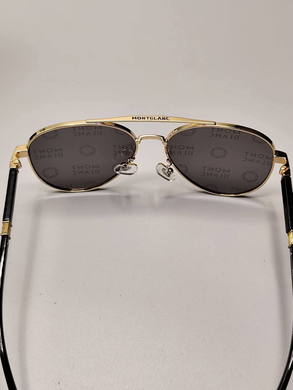 العريقه الانيقه مونت بلانك  بشكل مغاير وعصري

عدسه مزوده بنظام UV حمايه من الاشعات الضاره للعين
قياس 53
تأتي مع المرفقات كامله
مختمه بل كامل بدن وعدسه

السعر 30 الف
توصيل مجاني لجميع محافظات العراق

للحجز التواصل على الخاص (ترسل رقمك وعنوانك الكامل)

اضغط على متابعه للصفحه لمشاهدة كل ما يليق بأنقاتك
من متجر الاقتناء والهدايا الفخمه ( انس براند للاناقه العامه )


**إذا كنت صاحب هذا الإعلان وتريد حذفه لأي سبب، رجاءا أرسل رسالة إلى الدعم الفني**