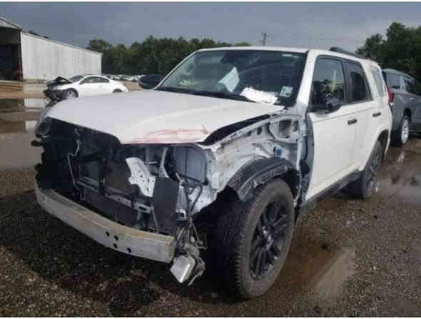 السلام عليكم للبيع فور رنر امريكي لمتد تو ويل موديل 2021 فول مواصفات بدون نقص حادثها موضح بصور السياره 5 راكب  السعر310$  يعني 3دفاتر و10 اوراق فقط بيع فقط اتصال ***********
