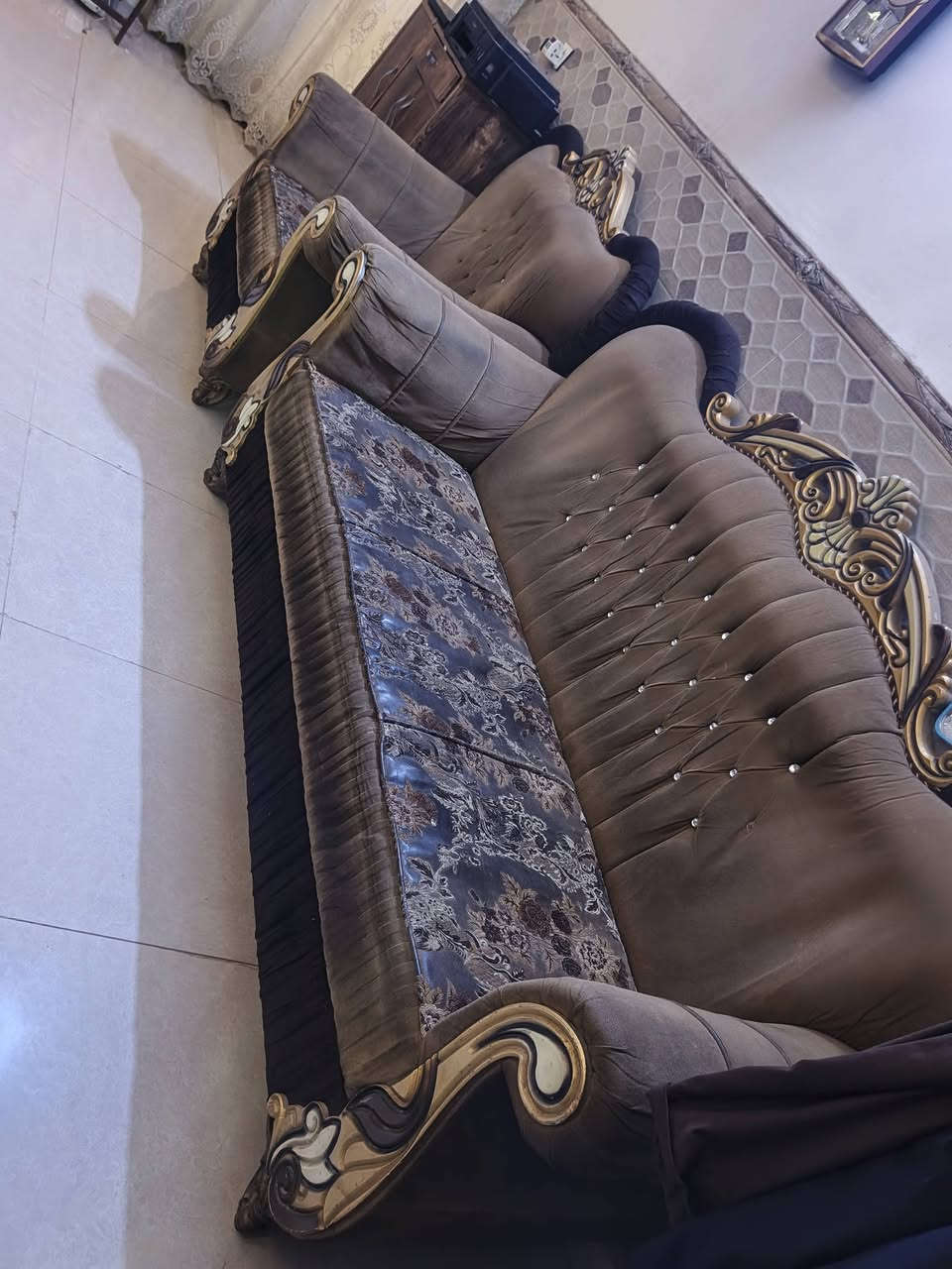 تخم مستعمل للبيع سعر ٢٠٠ *********** مكانه كاضميه
