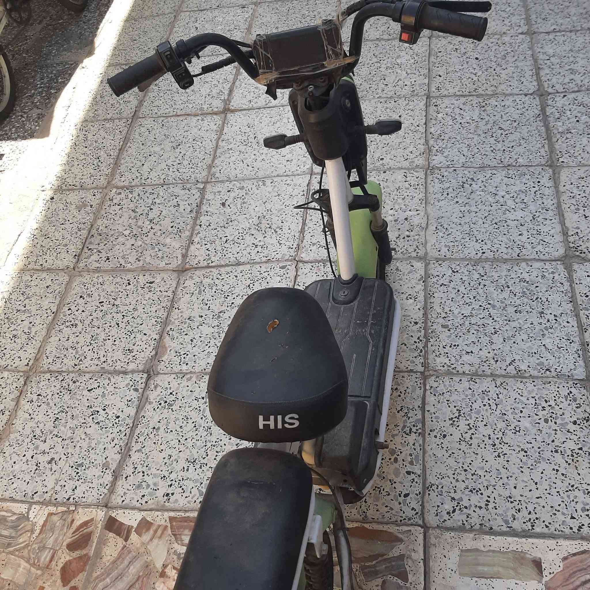 سلام وعليكم دراجه شحن للبيع الحجم 14كلشي شغال بيهه بطاريات جدد اشاير يمنه ويسره لايت بصمه تشغيل عن بعد ناقصهه بس تايرات بيهن بنجر الاستفسار ***********

