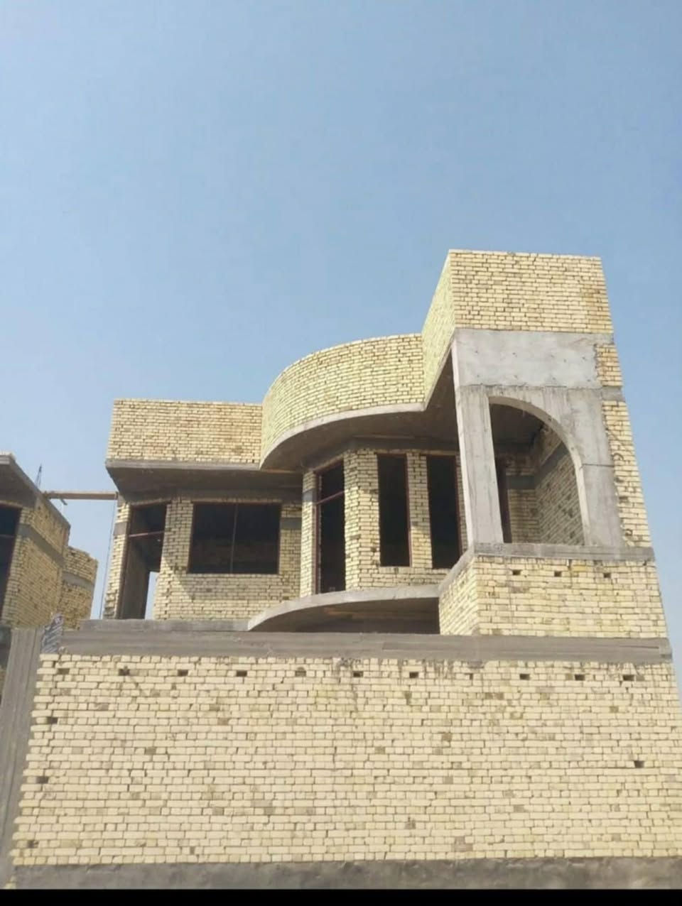 تقدم لكم شركة الجوهرة للمقاولات والبناء العامه أفضل العروض وبأسعارتنافسيه مع ضمان بجودة المواد والعمل  ضمن شروط تدون بين الطرفين مع الالتزام بموعد التسليم للزبون بالوقت المحدد واليكم تفاصيل العمل 
بناء هيكل درجة اولى سعر ٢٠٠ ألف لمتر لواحد بناء طابوق (طيب) تفاصيل العمل
أولا تسيقيط الخريطه

نقوم بعمل الأساس تسليح الجسور بالحديد  درجه اولى ١٦ ملم وثم نقوم بعمل القالب الخشب وصب الأساس بالاسمنت المقاوم للاملاح

يكون الصب مركزي

ارتفاع الأساس ٤٠ سم والعرض 60سم كذلك - نقوم ببناء البتلو بطابوك العماره طيب مع الوزن والقياسات وصب الكوبلن ولبخ وصبغ بماده البرايمر مانع رطوبة والاملاح وبعدها دفن

دفن لبتلو بلسبيس  بناء فوق البتلو مع تثبيت اطارات الخشب وفريم الحديد خ نقوم بعمل الرباط القالب وتسليح الإيراني ۱۲ ملم وصب بالاسمنت العادي

د البناء فوق رباط حتى يكون ارتفاع البيت من الداخل ٣,٥٠م

نقوم بعمل القالب سقف مع تأسيس شبكه الكهربائية وتسليح بالحديد  درجه اولی ۱۲ ملم + جسور مخفيه عندا الحاجه + درج دائري أو عادي حسب الطلب  

 وعدنا ألك سوالف مجانية 😍 ( مميزين بكلشي )😉

  👇👇 مجانا 👇👇
- تصميم الخارطة ( مجانا )
- تسقيط الخارطة ( مجانا )
تصميم الواجه    ( مجانا)
رش ماده الكلورادين مبيد الارضه والحشرات  (مجانا)

* ما عليك بس تراسلنا 💬 وتعرف برنامجنا واسعارنا 💯👌
* العنوان / البصرة - ابي الخصيب 
* ( ***********)  
 🟩 وتساب

 *****  ***** البصرة, العراق
