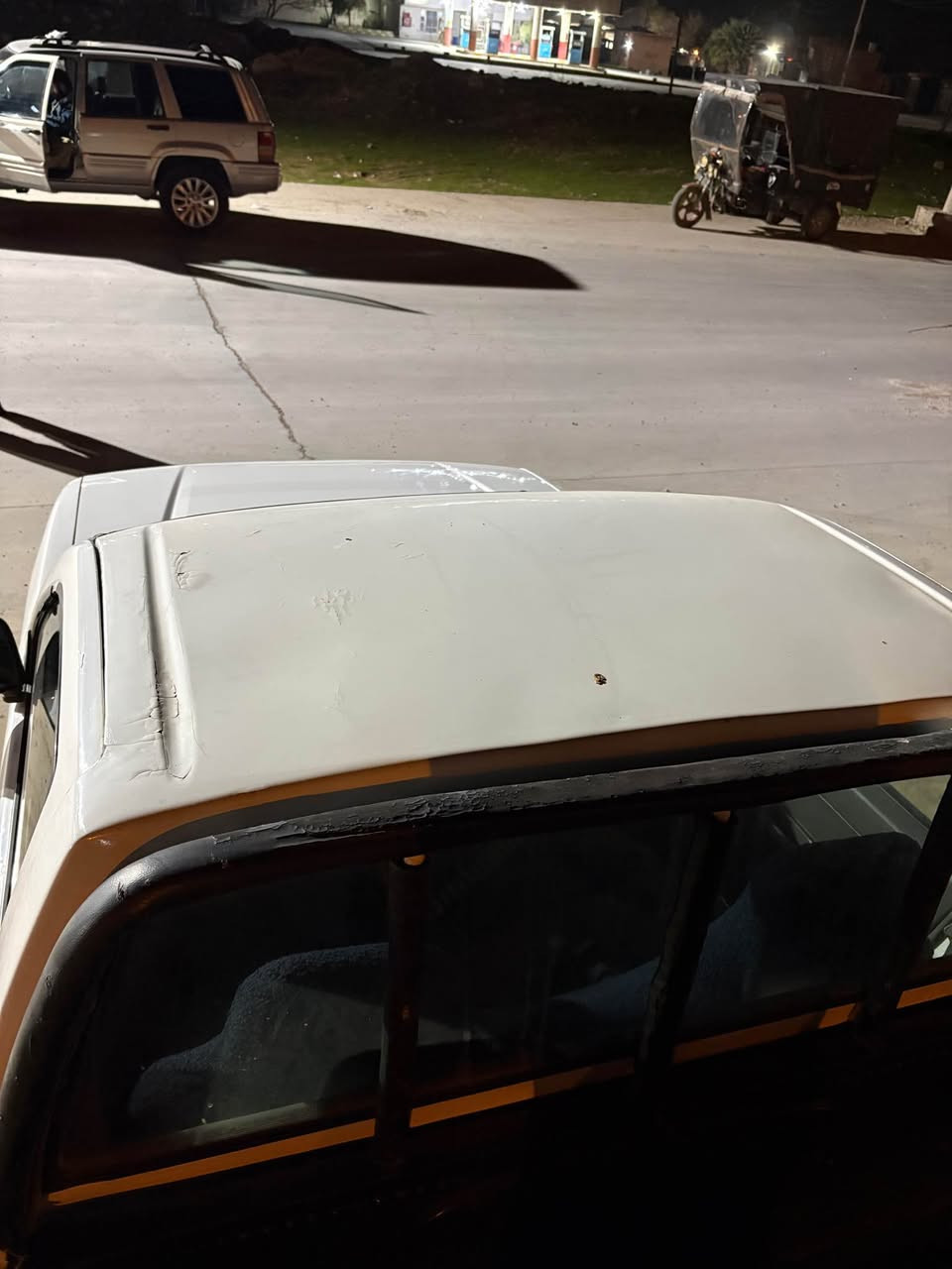 بەناوی خوا 
نیسان تاک ٢٠٠٢ 
سێ پارچە  سەنەوی و ئارم و ئەوەلیات
بۆیاخی هەیەو دەعمو وەرگەڕاو بە شەرت
بێ تەقەوڕەقە ماڵی کاسپیە 
شاشە ئەیپات 
بەشەرتی گێر و مەکینە و ئەکسل 
سعری ٦٤ مەعمەلەیە برایانە 
توخواموشتەری نیت نە سەری خۆو نە هی منیش مەیەشێنە 
*********** حلبجة, السليمانية
