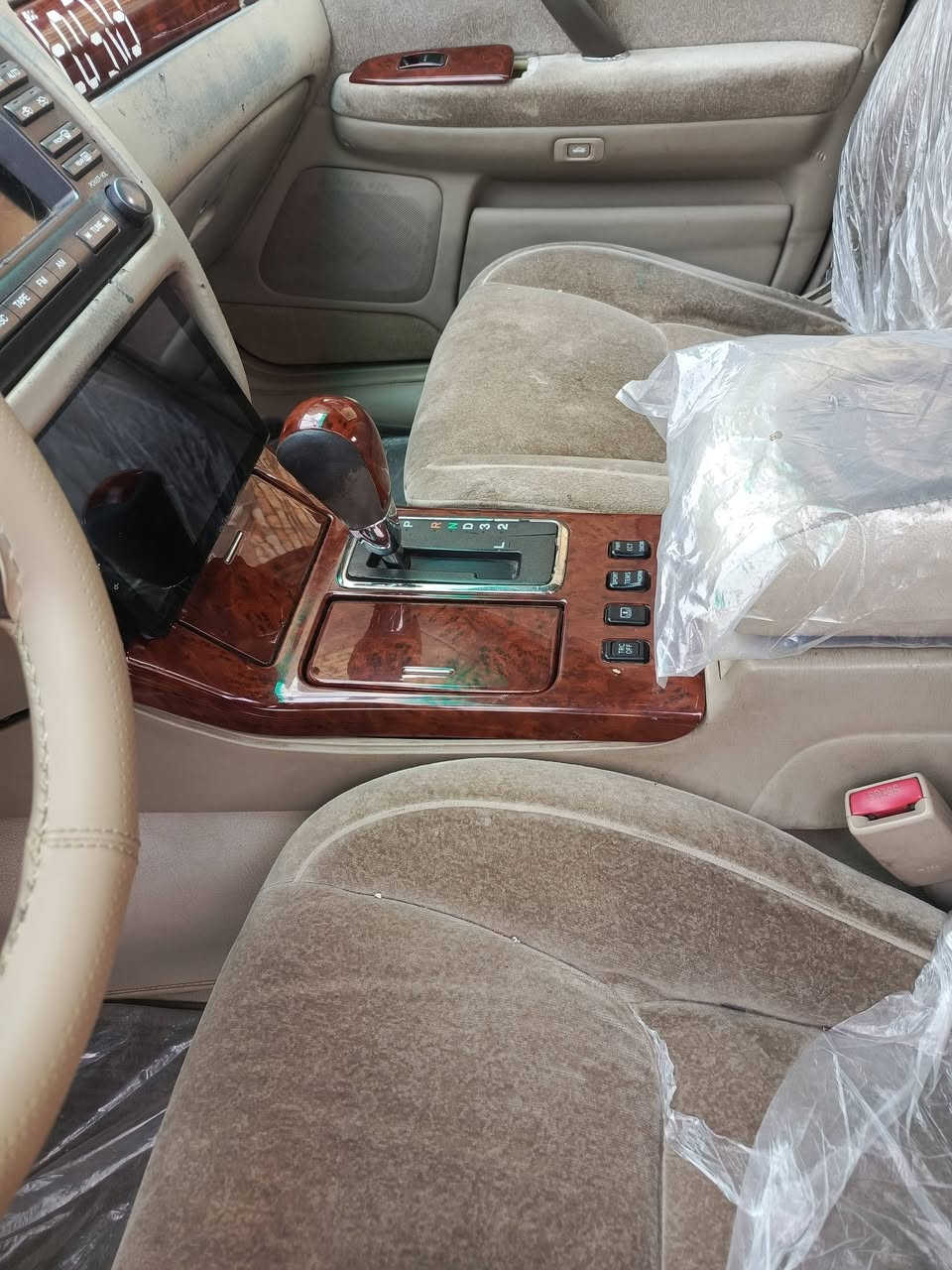 دوات ملكه فول 4 دكم ماعده لفتحه رقم وسنويه عاج  رقم بصرة ***********
