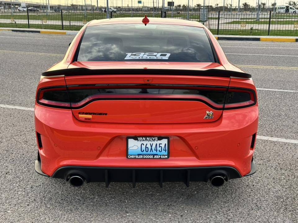 السلام عليكم للبيع او المراوس
اسم السيارة : دوج جارجر
{1} الفئة : SCAT PACK
{1} الموديل : 2023
{1} عداد المسافة :  28 ألف
{1} اللون : برتقالي
{1} اللوحة : رقم اربيل باسم شركة تريد وكالة او تحويل
{1} السعر : 305$
{1} المحرك : 8 سلندر 6400
{1} حادث السيارة : بنيد + دعامية تبديل فقط 
{1} رقم الشاصي : 2C3CDXGJ2PH576739
المواصفات : فول عدا الفتحة والرادار .
السيارة مصروف عليها برمجة سيفتي وسستم لحاية ودوس واضافت هواي والسيارة مزودة من امريكا وسعر التزويد 25$ 
وهذا التزويد : 
شوتة K&N
 نوزلات هيلكات 
اويل بم هيلكات 
بلكات ريسنك NGK
هدرز لونك تيوب STANLESS POWER
ولف حماوة mishimoto ريسنك 82
اويل كاج كان 
للأستفسار الاتصال على : ***********
