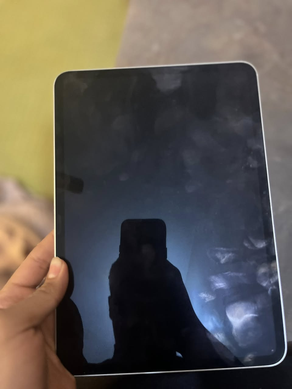 سلام عليكم ايباد M4ذاكره 91وذاكره256نضافه99‎%‎
ملحقات فقط كارتونه للستفسار*********** واتساب
