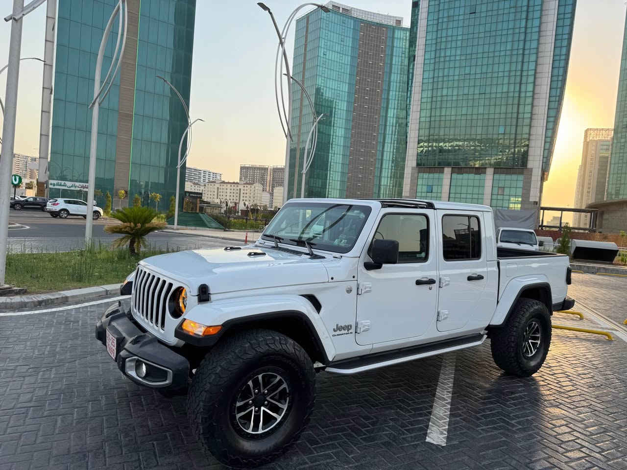 Jeep gladitor 2023 ovar land
فول مواصفات 
Ovar land
6 سلندر فور ويل 
شاشة كبير بسمة تحكم ستيرن
تبريت مةركةزى لايتات زينون LED
ماشى 14000 
حادس بس نص جاملغ سبغ بجم كبس
ارباك بس ستيرن سيستم
رقم كاتى 
عنوان اربيل 
سعر 258 شوية مجال بصيط
*********** أربيل, العراق
