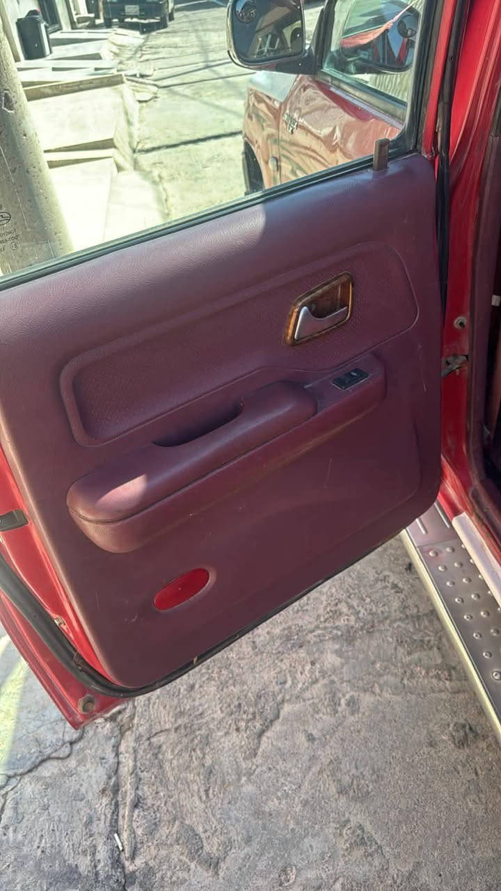 دێر ٢٠١٢ 
بێ دەعم بێ لێدان سەیارەکی توند و تۆڵ ماڵی دۆستە، مەکینە بەخی بیلادی مەڕغوب، دەشبوڵ مەرزیە. کارەبایی هەمو قەلبی ئیش دەکا و دەسکاری هیچی نەکراوە لەسەر شەریکە ماوەتەوە گەر موشتەری نیت تکایە سەرم مەئێشێنە معامەلەیەکی برایانەی تێدایە نامە بنێرە یان پەیوەندی بکە.
*********** أربيل, العراق
