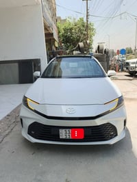 كامري هايبرد عبد الطيف Le موديل 2026 ضمان  ماشيه 2 الف كيلو متر  فول م...