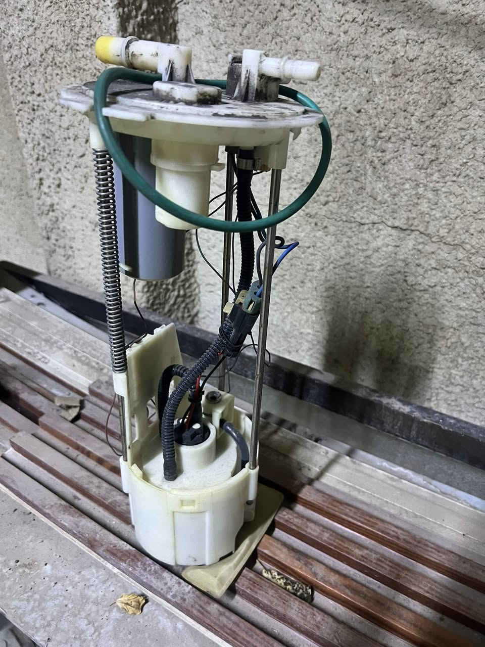 عبوة فيت بم نيسان ارمادا نقصها فقط الطوافة مال كصة وابد مستعملتها 
***********
