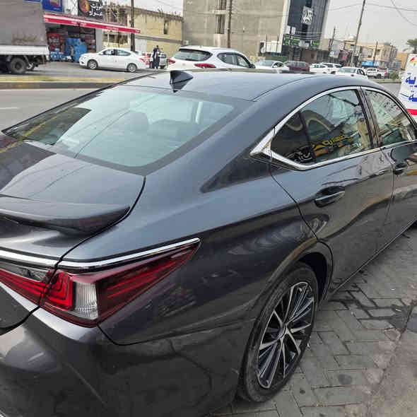 السلام عليكم  للبيع LEXUS ES 300 H 
موديل السيارة 2024 
عداد 37ميل قابل لزيادة
السيارة هايبرد نظام بانزين وبطاريات 
الضرر جامغ خلفي اليسره راجع بارد _ بيه جه اليمنه تكيحلات 
مواصفات 
فتحة  _بصمة ابواب وتشغيل /حساسات امامي خلفي _نقطه عمياء_رادار امامي خلفي _توقف ذاتي اوتو بارك _اوتو هولد شاشة كبيرة نظام اندرويد 
 
جلدا سود  تبريد وتدفئة كشنات وستيرن 
والسيارة بأسمي رقم بغداد  مكان السيارة بغداد العامريع 
السعر 269 وبيها مجال 
للاستفسار
***********
__________
للاستفسار الاتصال على الأرقام التالية
***********
***********
او مراجعة شركة الناجح فرع العامرية / شارع المنظمة مجاور مطعم راعي الحلال

مطعم راعي الحلال
