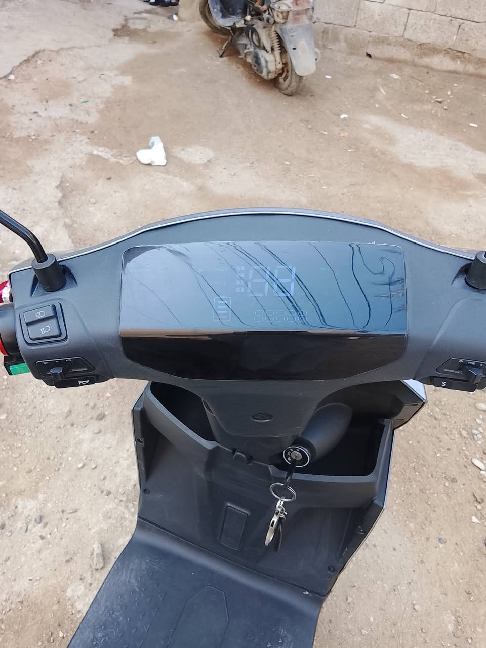 سلام عليكم دراجه شحن دراجه جديده مواصفاتهه فول علا وضع الشركه سعر 600ومكاني لكريعات وهذا رقمي ***********
