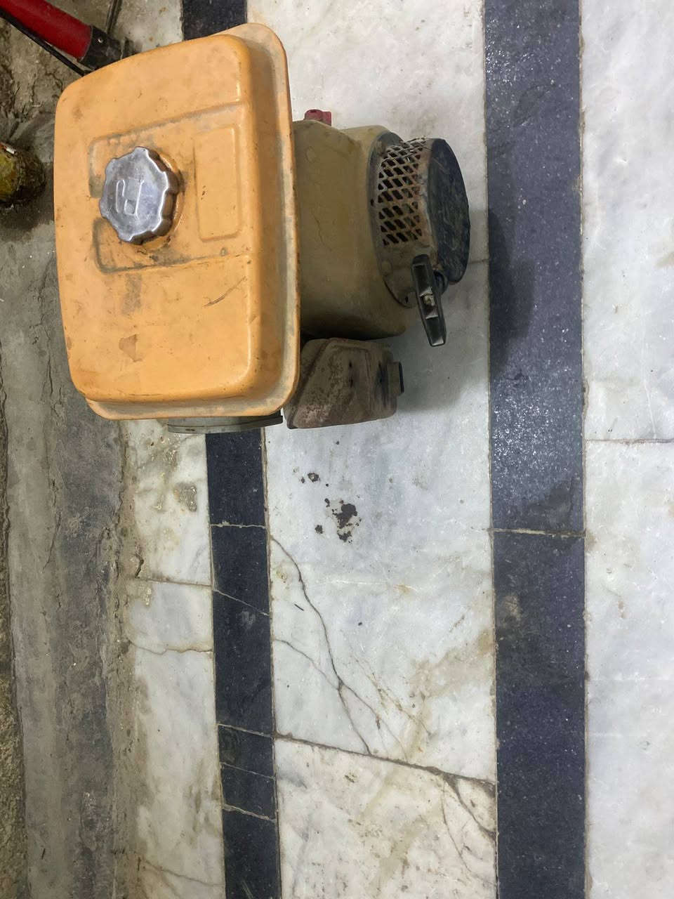 السلام عليكم مكينه يابانيه باله حجم25السعر 80الف الرقم
***********
