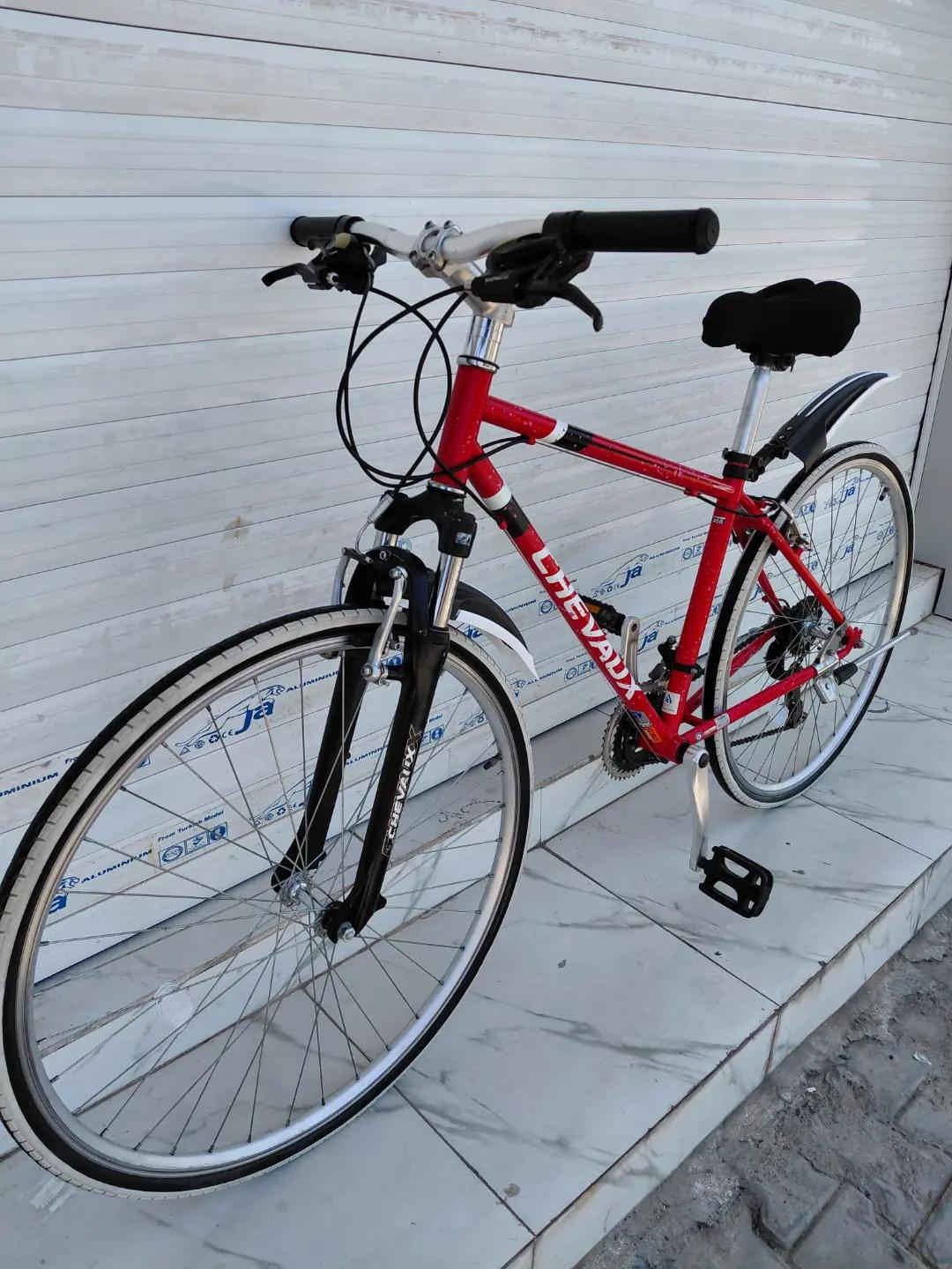 CHEVAUX 2018 حجم 28 / C700 كل الاجزاء المنيوم  الفريم حديد 3 × 7 سرعات من SHIMANO دبل امامي شغال  الدراجة جاهزة بدزن عيوب فقط شخوط بالفريم السعر 165 الف شامل التوصيل    ✈يوجد توصيل لجميع المحافضات ✈ كركوك مدخل سايدين حي الاسرى والمفقودين  معرض ابو شيفان ( *********** )
