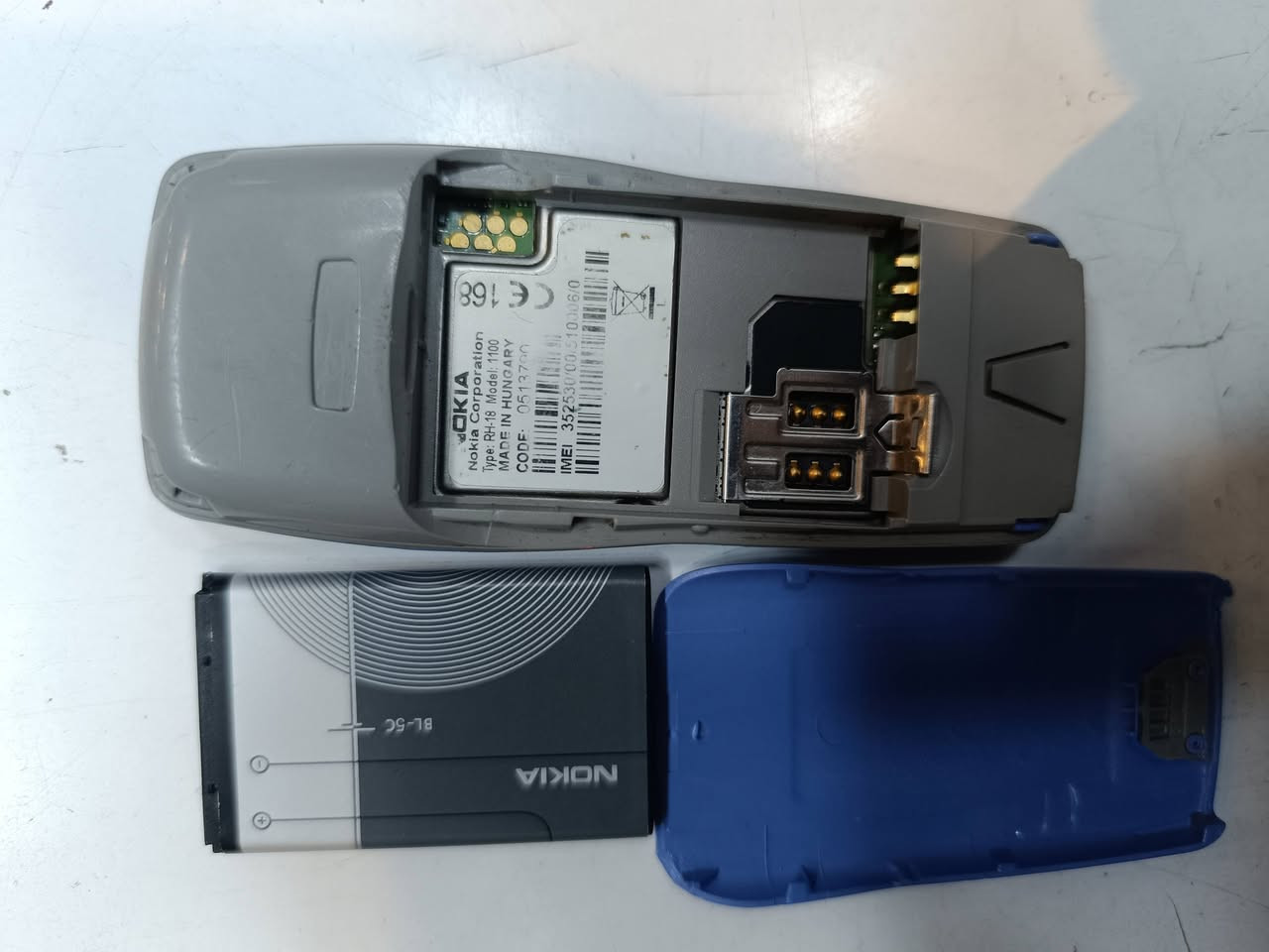 سلام عليكم نوكيا اصلي للبيع نضافه 100%
سعر 50الف *********** توصيل موجود
