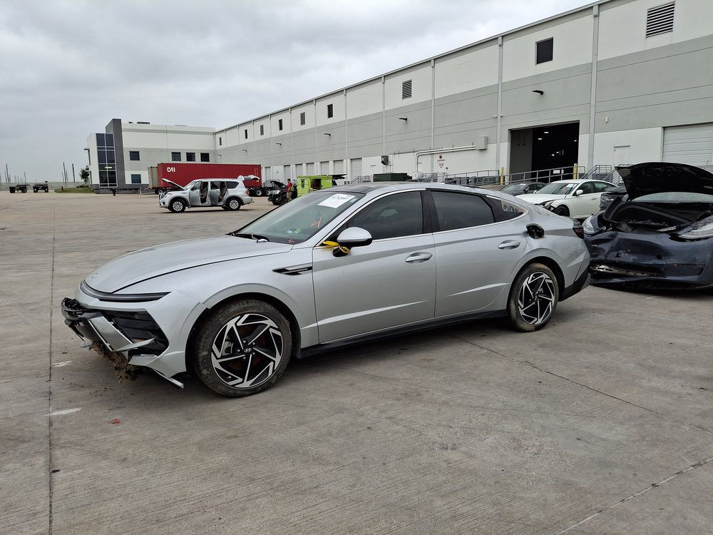 السلام عليكم ورحمة الله وبركاته
هونداي سوناتا 2024 فول 1/1 
محرك :2500 تنفس طبيعي 
عداد مشي : 26 الف
مواصفات 
1_بصمة
2_بصمة ابواب 
3_ تشغيل عن بعد 
4_فول بانوراما 
5_لد امامي مع عدسات زنون 
6_ كشافات 
7_اشاير مري 
8_ نقطه عمياء 
9_ لد خلفي
10_كشنات كهرباء 
11_ تدفئة كشنات 
12_شحن واير لس 
13_شاشه تبريد منفصل 
14_ سايد بريك كهرباء 
15_ اوتو هولد 
16_كير تعليك 
17_ شفتات ستيرن 
18_بصمه جنطه 
19_مانع انزلاق 
20_تحكم وضعيات قياده 
21_شاشه متصل مقوسة 
تدعم خراىط وكاربلي 
22_رادار امامي وكامره رادار 
23_كامره خلفية دقه عاليه 
24_حساسات اوتو ستوب 
25_فول تحكم ستيرن مع قياده ذاتيه 
حادث امريكا مرفق بالمنشور السيارة مكفولة من الصبغ حادثها مصلح بارد 
العنوان : بابل قرب الاثار
ملاحظة السيارة بأسمي بدون رقم وين ميعجبك ترقم ابصم الك
السعر : 175قابل للتفاوض
استفسار :***********
